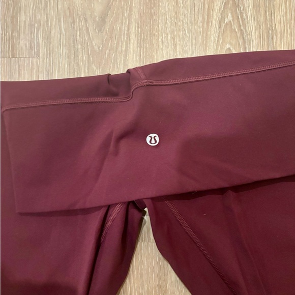 Lululemon Wunder Under Crop - Picture 3 of 8